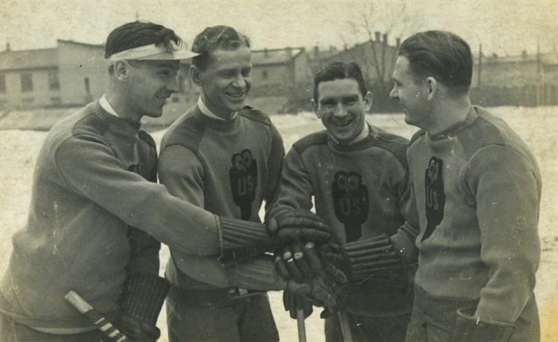 "Universitātes sporta" vienības spēlētāji. Rīga, 20. gs. 40. gadi.