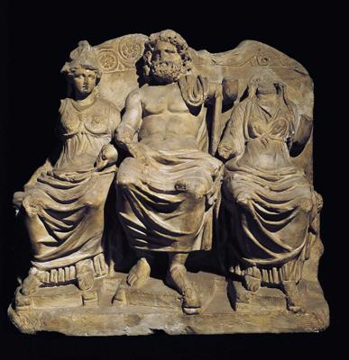 Kapitolija triāde – Jupiters, Jūnona un Minerva tronī. Romiešu civilizācija, 2. gs.