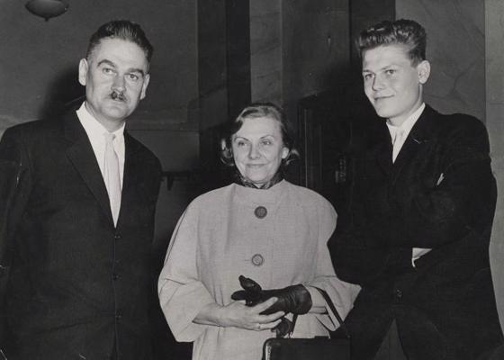 Andrejs Johansons, Veronika Strēlerte un Pāvils Johansons dienā, kad Andrejam Johansonam tika piešķirts doktora grāds. 09.05.1964.