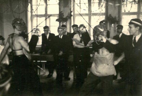 Studentu korporācijas "Fraternitas Cursica" biedri paukošanā. Pinneberga, Vācija, 1947.–1949. gads.
