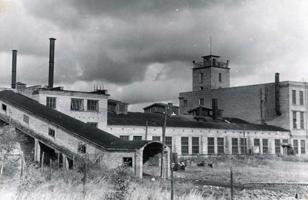 Baložu pilsētas kūdras fabrikas izolācijas cehs. 20. gs. 60. gadi.