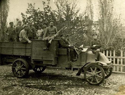 Saratovas sevišķu uzdevumu latviešu strēlnieku pulka karavīri pēc kontrrevolucionārās sacelšanās apspiešanas Saratovas rajonā. Saratova, 1918. gads.
