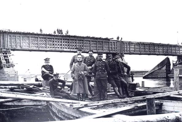 Polijas armijas sapieri Dzelzceļa tilta atjaunošanas laikā Daugavpilī. 1920. gads.