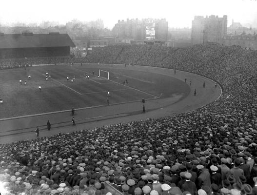 Futbola spēle starp Angliju un Skotiju. Stamford Bridge stadions, Londona, 05.04.1913.