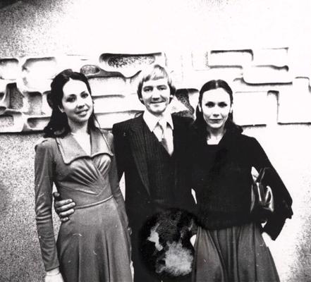 No kreisās: Lita Beiris, Māris Liepa un Larisa Tuisova Rīgas Horeogrāfijas vidusskolā. 1979. gads.