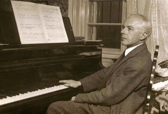 Bēla Bartoks pie klavierēm. Budapešta, ap 1935. gadu.