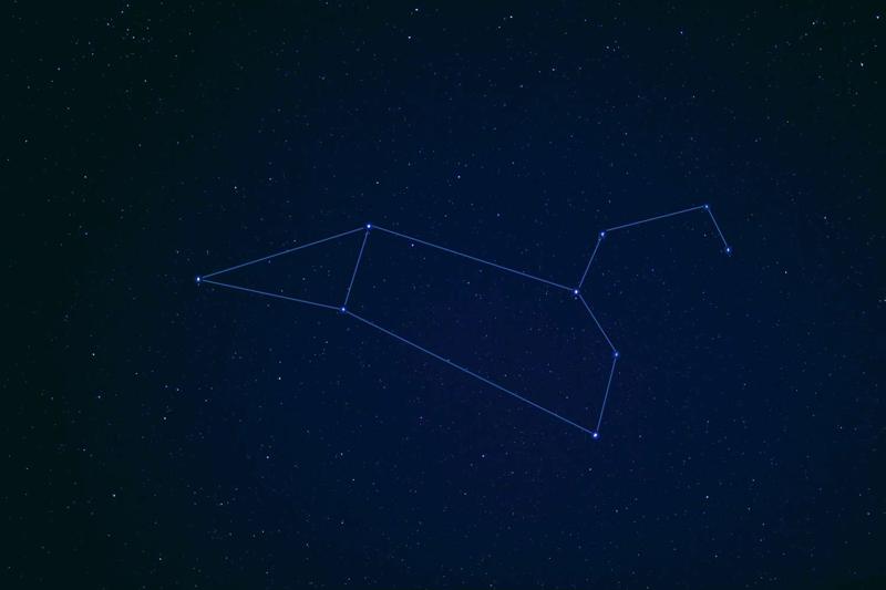 Debess apgabals ar Lauvu. Ar līnijām parādīta zvaigznāja raksturīgā figūra. 25.10.2020.