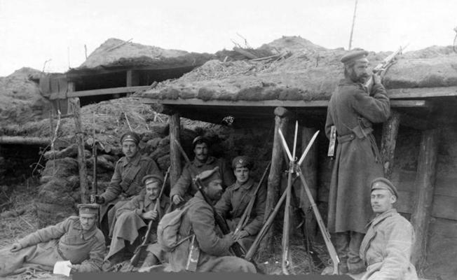 4. Vidzemes latviešu strēlnieku pulka karavīri ar japāņu šautenēm Arisaka Tip “38”. Rīgas fronte, 1916. gads.