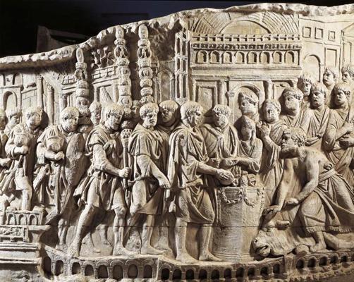 Trajāna kolonnas cilņa fragments: imperators Trajāns upurē bulli jūras dievam Neptūnam. Romiešu civilizācija, 2. gs.