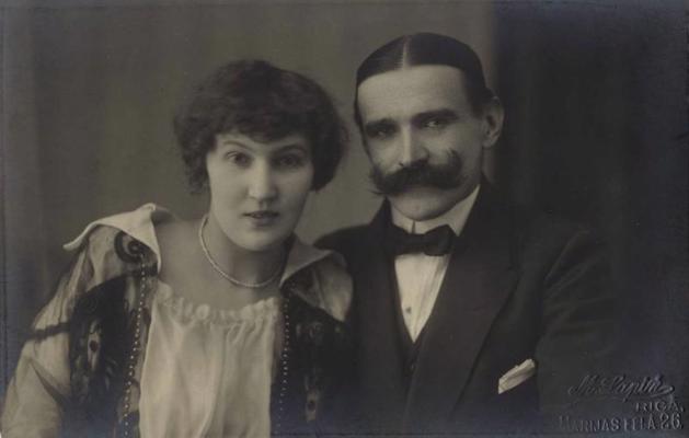 Jūlija Pētersona un Eiženijas Milleres kāzu foto. Rīga, 1920. gadi.