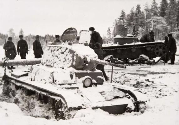 Somu kaujās iegūtie padomju tanki, kas tiek gatavoti remontam un tālākai Somijas armijas izmantošanai. 30.11.1939.–13.03.1940.
