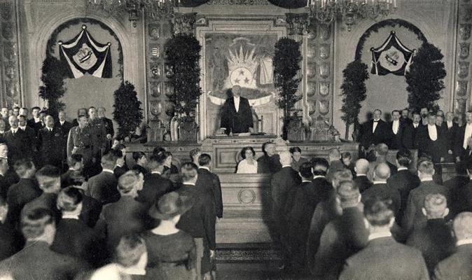 Satversmes sapulces atklāšana Vidzemes bruņniecības namā (tagadējais Saeimas nams). Rīga, 01.05.1920.