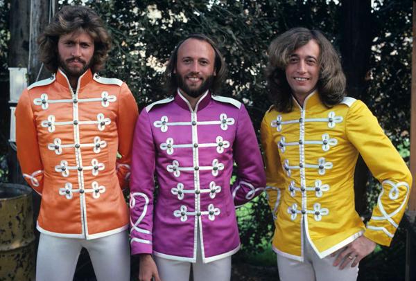 The Bee Gees. No kreisās: Berijs Gibs, Moriss Gibs un Robins Gibs.