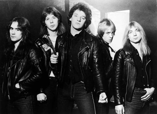 Grupa Iron Maiden – no kreisās: Stīvs Heriss, Klaivs Bērs, Pols Di’Anno, Edrians Smits un Deivs Marejs. 1981. gads.