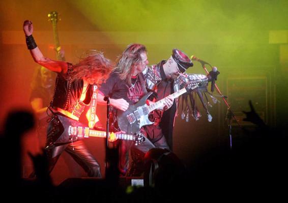 Grupa Judas Priest koncertā Ķīpsalas hallē. Rīga, 02.12.2005.