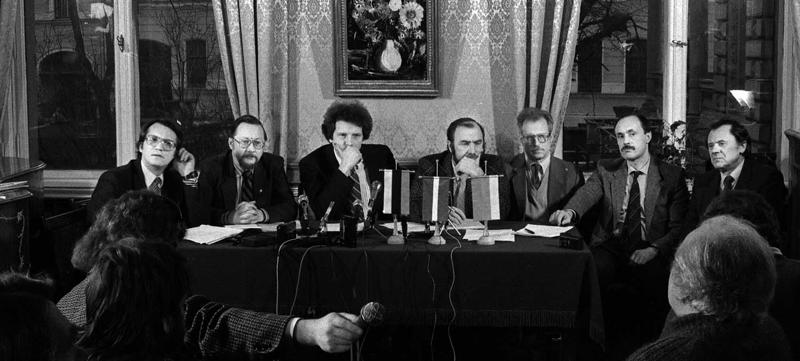 Trīs Baltijas valstu tautas frontes pārstāvji preses konferencē Benjamiņa namā. Rīga, 31.08.1989.