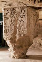 Viens no senākajiem uzrakstiem latīņu valodā (6. gs. p. m. ē.), kas atrasts uz Melnā akmens izrakumos Romiešu forumā. Roma, Itālija, ap 2003. gadu.