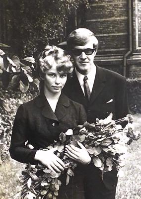 Valdis Veilands ar sievu Maiju Latvijas Valsts universitātes izlaidumā. 1971. gads.