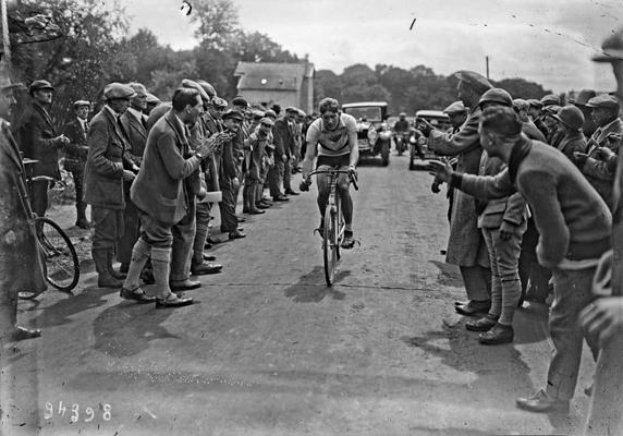 Pasaules čempionāta šosejas riteņbraukšanā uzvarētājs Andrē Leduks (André Leducq). Francija, 02.08.1924.