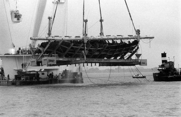 Angļu 16. gs. karakuģa “Mary Rose” vraka izcelšana netālu no Portsmutas ostas Hempšīrā. Anglija, 11.10.1982.