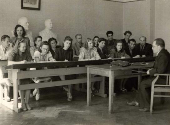 Politekonomijas lekcija Latvijas Valsts konservatorijā. Rīga, 1949. gads.