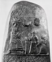 Valdnieka Melišipaka II stēla, 12. gs. p. m. ē. Luvras muzejs. Stēlas augšdaļā attēlota Ištaras zvaigzne, blakus mēness un saules dievu simboli.