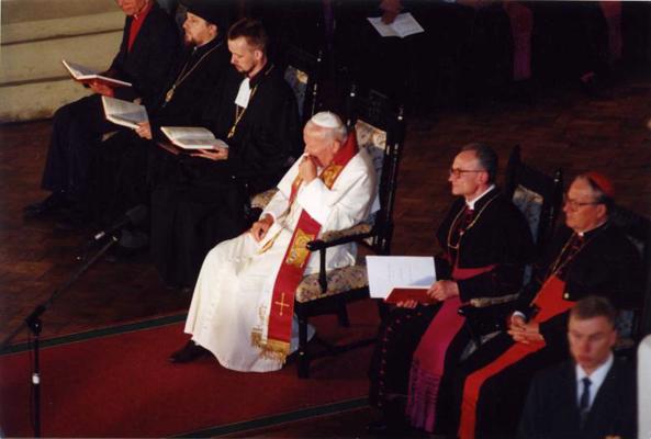 Pāvests Jānis Pāvils II vizītē Latvijā. Rīga, 1993. gads.