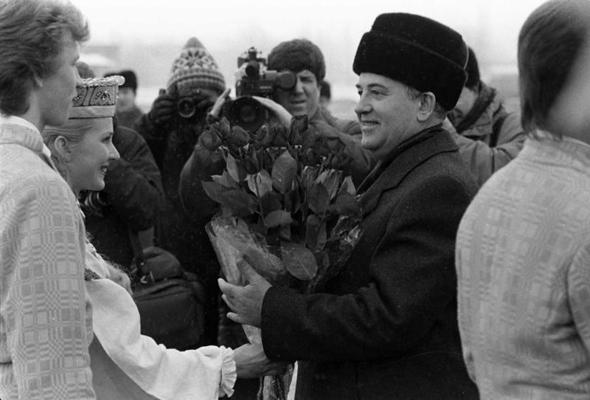 PSKP CK ģenerālsekretāra Mihaila Gorbačova sagaidīšana Rīgas lidostā. 17.02.1987.