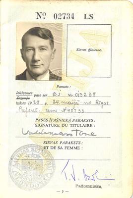 Latvijas sūtniecības Londonā 24.05.1928. izdotā Valdemāra Tones pases fotoattēla lapa.