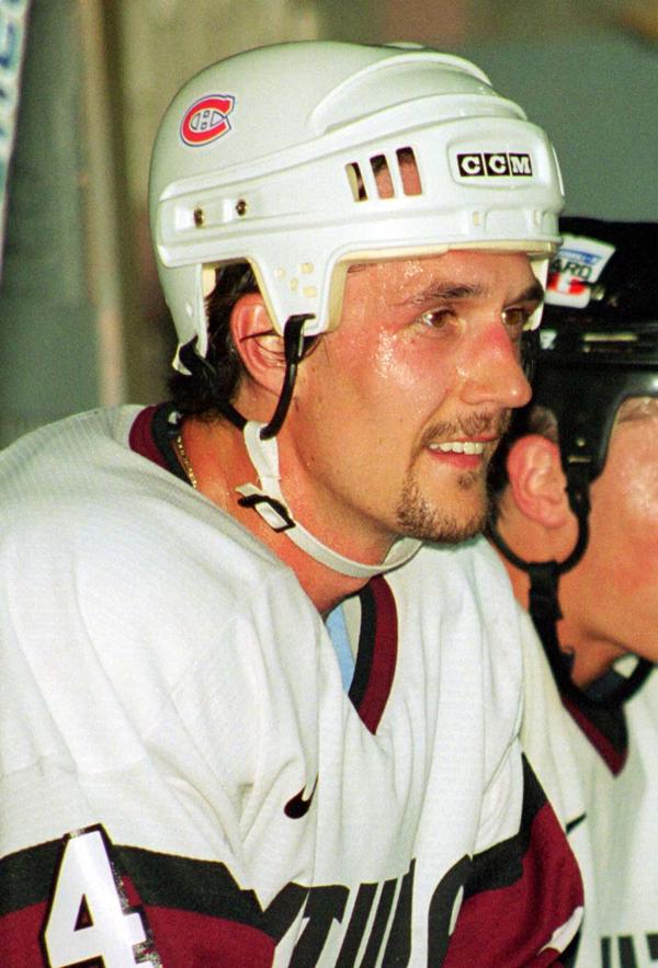 Sergejs Žoltoks Latvijas hokeja izlases treniņā Rīgā, 24.07.2000.