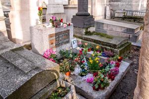 Džima Morisona kapa vieta. Perlašēza kapsēta, Parīze. 2013. gads.