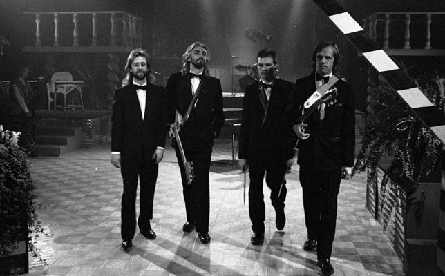 Grupa "Remix" – no kreisās: Uldis Marhilēvičs, Jevgeņijs Ščapovs, Vilnis Krieviņš un Aivars Hermanis Latvijas televīzijā, 1987. gads.