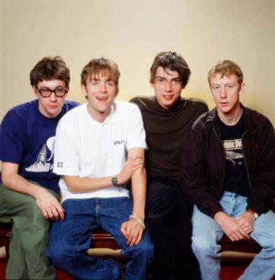 Rokgrupa Blur. No kreisās: Greiems Koksons, Deimons Olberns, Alekss Džeimss un Deivs Rauntrī. 1995. gads.