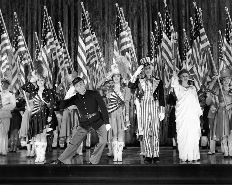 Džeimss Kegnijs filmā "Jenkijs Dūdls dendijs", 1942. gads.