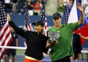 Martina Navratilova ar Bobu Braienu pēc uzvaras US Open tenisa turnīra jauktajās dubultspēlēs. Ņujorka, 09.09.2006.