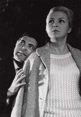 Harijs Liepiņš (Kangars) un Vija Artmane (Laimdota) Raiņa lugas "Uguns un nakts" mēģinājumā. 1965. gads.