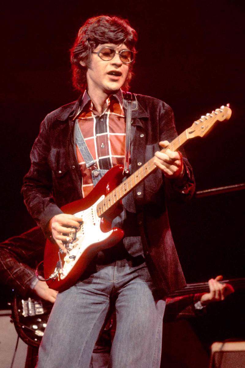 Robijs Robertsons uzstājas kopā ar grupu The Band. Bostona, ASV, 02.09.1976.