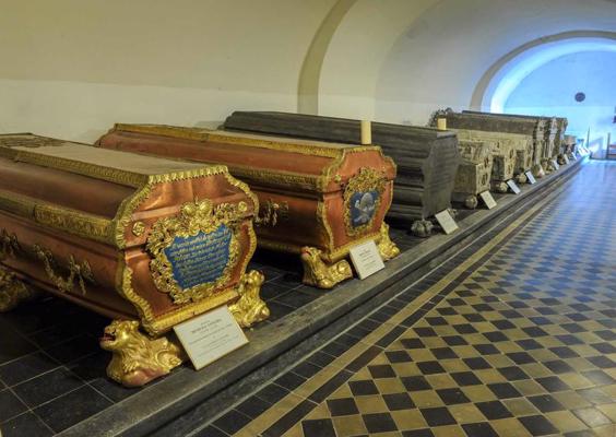 Kurzemes hercogu kapenes Jelgavas pilī. 15.08.2009.