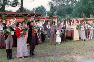 Brīvdabas uzveduma “Skroderdienas Silmačos” fināls Druvienas estrādē. 1986. gads.