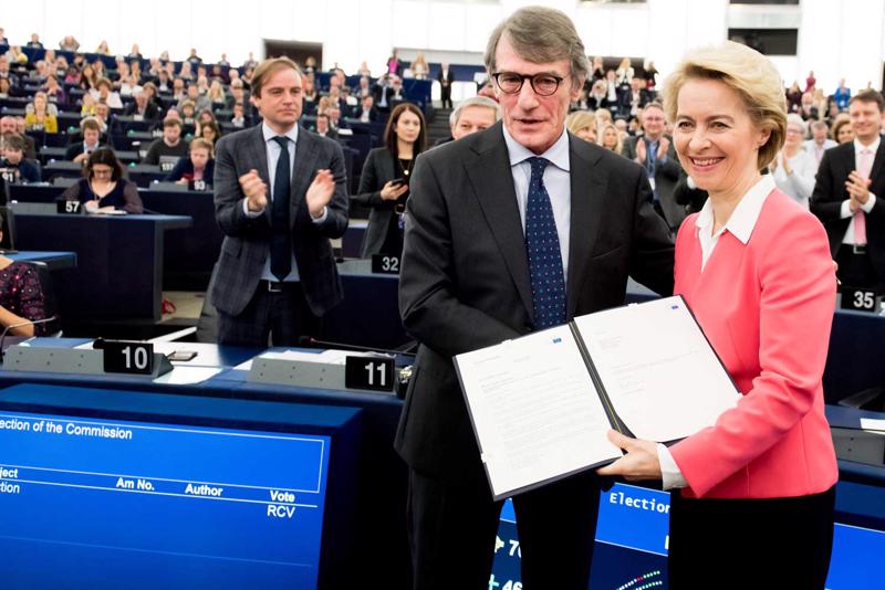Priekšplānā Eiropas Parlamenta priekšsēdētājs Dāvids Sasoli un jaunievēlētā Eiropas Komisijas prezidente Urzula fon der Leiena. Strasbūra, 27.11.2019.