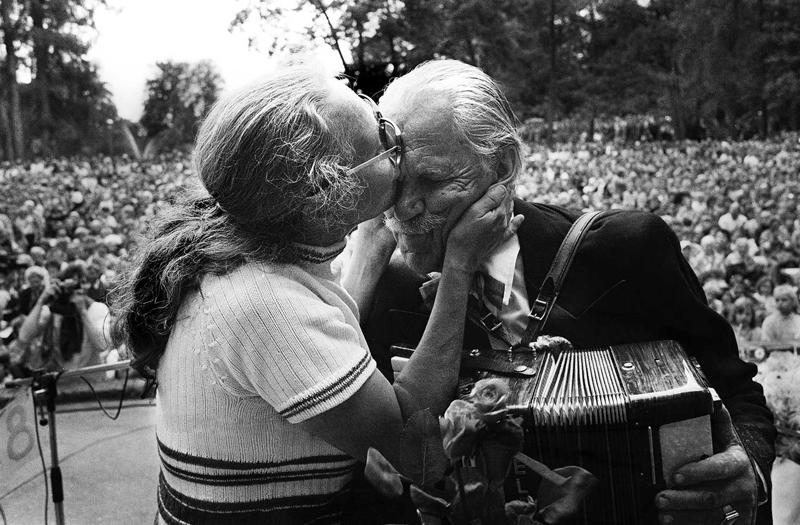 Eduards Rozenštrauhs Tautas mūzikas festivālā. Cēsis, 06.1988.