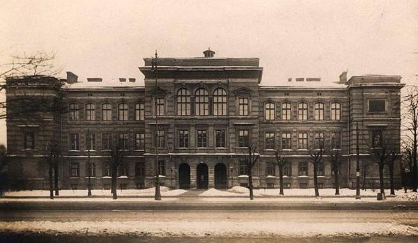 Ēka Krišjāņa Valdemāra ielā 2, kurā atradās Rīgas komercinstitūts. 1929. gads.