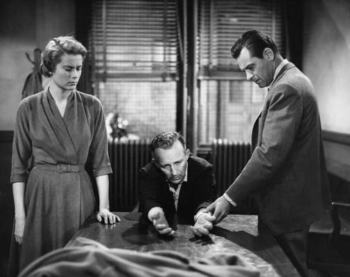No kreisās: Greisa Kellija, Bings Krosbijs un Viljams Holdens filmā “Lauku meitene”, 1954. gads.