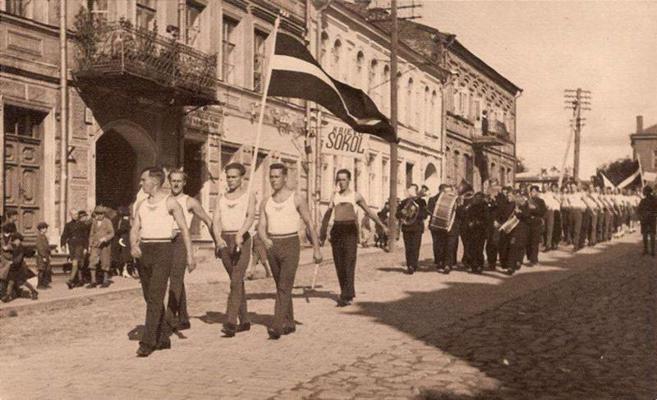 Daugavpils Sokol centra dalībnieku gājiens. 20. gs. 30. gadi.