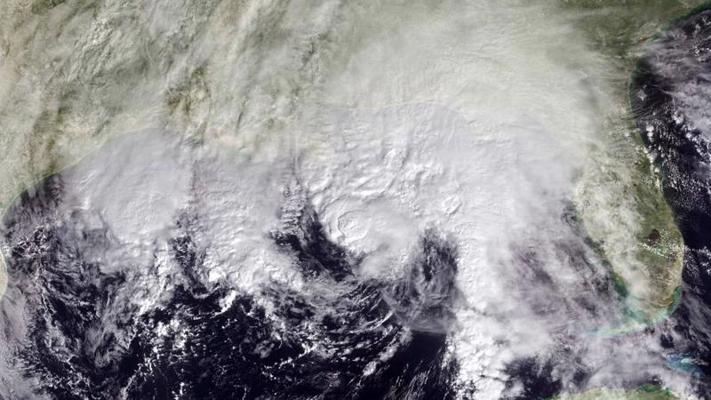 Nacionālās okeānu un atmosfēras pārvaldes (NOAA) satelītattēls ar vētru Ida pie Luiziānas krastiem Meksikas līcī. 09.11.2009.