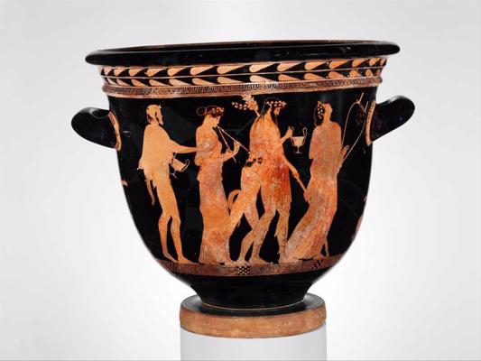 Terakotas trauks vīna un ūdens sajaukšanai, uz kura attēlots Dionīss ar saviem sekotājiem un satīriem. Senā Grieķija, ap 450. gadu p. m. ē.