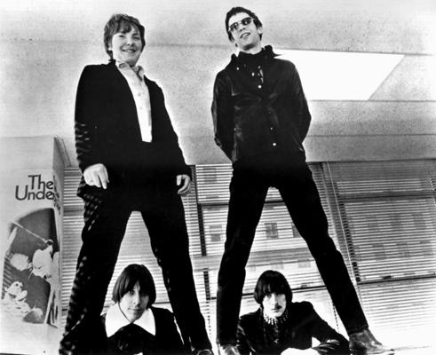  The Velvet Underground. Stāv Mo Takere un Lū Rīds, aiz viņiem Džons Keils un Stērlings Morisons. Ap 1969. gadu.