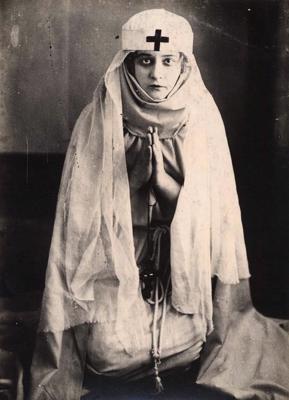 Olga Pļavniece Elizabetes lomā operā "Tanheizers". Rīga, 20. gs. 20.–30. gadi.