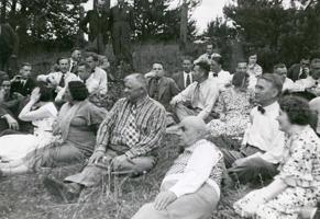 Latvijas sūtņu konferences dalībnieki izbraukumā Rīgas apriņķa Ādažu pagasta Alderu mājās. 29.06.1935.