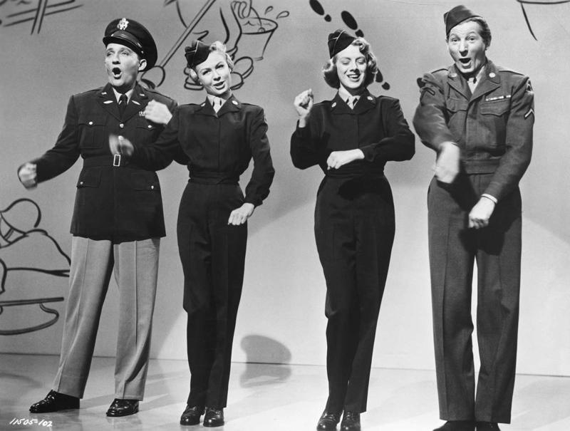 No kreisās: Bings Krosbijs, Vera Ellena (Vera-Ellen), Rozmarija Klūnija (Rosemarie Clooney) un Denijs Kajs (Danny Kaye) spēlfilmā "Baltie Ziemassvētki". 1954. gads.